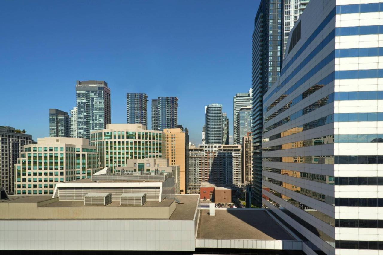 Toronto Marriott City Centre Hotel Exterior photo